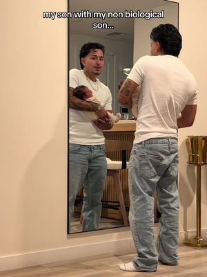 this man just comes to see Elías now 😂 @blesiv #KAED #karenmendoza 