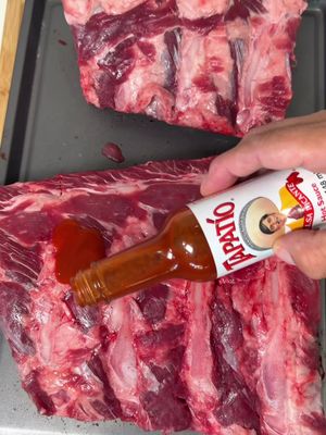 Happy Labor Day!  🍖Try these smoked beef back ribs at your next BBQ with @tapatio as a binder Would you try these?👇