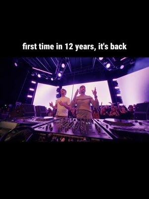 here’s to the six people #electronicmusic #thechainsmokers #throwback 