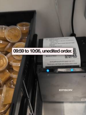 Last-minute order? Zero stress. From taking the ticket at 09:59 to packing hot fried chicken at 10:06, it only takes 6 minutes to get your bowl made right from scratch. Address: 2616 Blodgett St, Houston, TX 77004 Tap bowlsofrice.com to order in Houston. #bowlsofrice #bowlsofricehouston #thirdwardhouston #blodgettst #houstontx