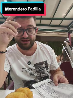 Hay sitios donde no vas a buscar postureo. Vas a comer bien, barato y a sentir que estás en un lugar de toda la vida. Merendero Padilla lleva desde 1966 dando de comer a generaciones de lorquinos. Nosotros comimos muy bien, pagamos poco y, además, los dueños fueron encantadores. De esos sitios sencillos que entiendes por qué llevan tantos años llenándose. ❤️ #MerenderoPadilla #Lorca #Murcia #Cocituber #Gastronomía 