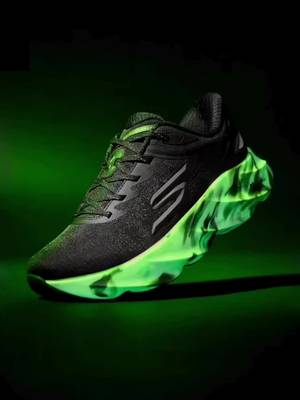 Night runs got a little brighter. 🌗 The Aero Burst SI - Glow in the Dark.