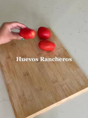 Huevos Rancheros receta ⬇️🇲🇽 Refried beans: Can of Pinto beans ¼ cup onion Garlic cloves Salt, cumin and oregano ¼–½ cup water Sauté the onion and garlic, then add the beans and cook for 5 minutes. Mash them, season, and add water little by little until you get the consistency you want. Ranchero sauce: 3 tomatoes  ½ onion 1 jalapeño 1 - 1 1/2 cup water Cumin, oregano, salt and pepper Eggs Sauté the onion and jalapeño, then add the tomatoes and seasonings. Add the water, cover and cook on low for 5 minutes. Crack the eggs into the sauce, cover again and cook until the eggs are done to your liking #mexicanfood #huevorancheros #comidamexicana #recetas #recetasfaciles 