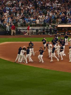 This team. THIS TEAM. 🥹 #walkoff #celebration #milwaukee #brewers #MLB