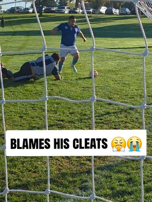 memo Horchata🇲🇽 said no grip on his cleats 😭😭 finally found the original clip 😭 #futbol⚽️ #fut #Soccer #goalkeeper #futbol 