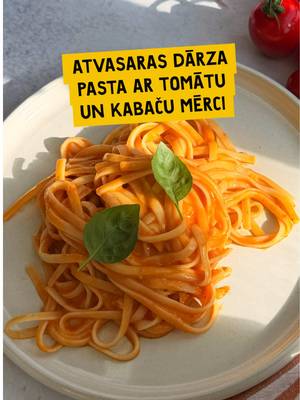 🍅 Atvasaras pasta ar pēdējām vasaras garšām! ☀️ Sulīgi tomāti, kabači un aromātisks baziliks — viss, kas nepieciešams gardai, vasarīgai pastas mērcei. 🍝 Šī ir lieliska recepte, kā izmantot pēdējos dārza labumus un notiesāt atlikušo ražu.