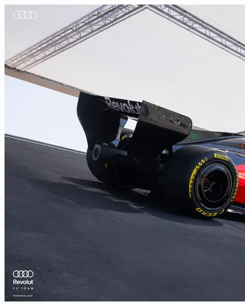 No todas las leyendas están en los museos. Algunas están en la Plaza de Colón. Por lo menos del 9 al 12 de septiembre. Nos vemos ahí.​ #audi #F1 #drivingexperience
