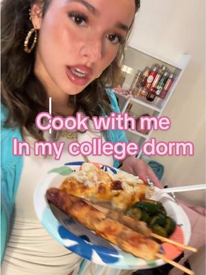 Cook with me in my college dorm!! (Ik most of it is heating up- I had to make something quick to get to class on time. I can make actual cooking videos too if you guys want to see that!!) #college #dorm #cooking #food 