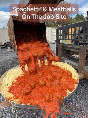 Making Spaghetti & Meatballs on the Job Site #sponsored @5-hour ENERGY #construction #heavyequipment #cooking #5hourambassador