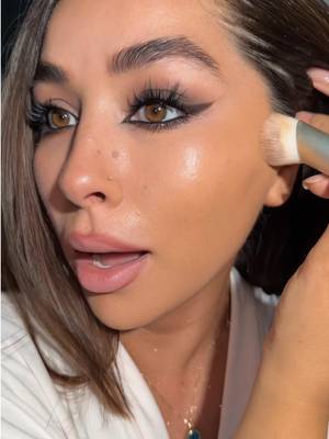 My ALL-TIME favourite foundation… and YES, it’s DRUGSTORE 😭🔥 The finish, the coverage, the way it sits on the skin?! I’ve tried hundreds of foundations as a makeup artist and I keep coming back to this one #drugstoremakeup #foundation #maybelline 