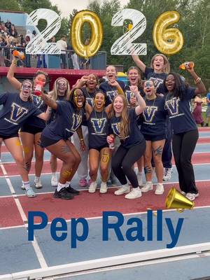 The pep rally was best way to kick off the first week of the semester 🤩 📣 Le pep rally était la meilleure façon de lancer la première semaine du semestre 🤩 📣