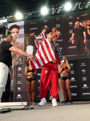 Vale o título mundial do peso meio-médio 🏆 Veja como foi a encarada de Ryan Garcia e Conor Benn na Cerimônia de Pesagem do #ZuffaBoxing! 🥊 [ #GarciaBenn | Sábado (12) | Transmissão 18h, card principal 21h, só no @ParamountPlusBR ]