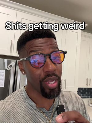😅 credit: @chrisketola #shitsgettingweirdpart♾️ 