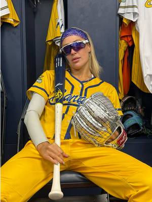 Introducing The Greatest ShowWOMAN🤩 #savannahbananas #baseball 