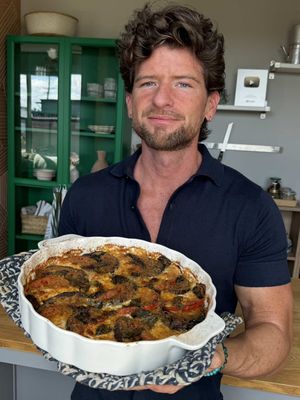 Eggplant Caprese? 🍆🍅🧀🌿 This is the kind of dish an Italian nonna would pull out of the oven this time of year. It’s a one-pan meal the whole family will love. If you’re looking for an easy eggplant recipe, this is it. Baked Eggplant Caprese Ingredients 2 eggplants 2 tomatoes, sliced 1 lb (500 g) fresh mozzarella, sliced Breadcrumbs Parmigiano Reggiano 1 garlic clove Fresh basil Olive oil Salt Pepper Directions 1. Slice the eggplant into discs and grill for a few minutes per side. 2. Oil a baking dish and coat with breadcrumbs. 3. Layer eggplant, tomato and mozzarella in an overlapping circle, filling the center too. 4. Top with grated garlic, salt, pepper, Parmigiano, breadcrumbs, basil and olive oil. 5. Bake uncovered at 400°F (200°C) for about 30 minutes.  6. Broil for a few minutes until golden and crispy. #italianfood #EasyRecipe #fyp 