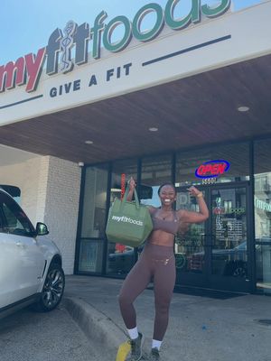 When My Fit Foods asked me to come out to their grand opening I already had plans on stopping in! I was in the area a week ago and saw the space and it looked so good it was in my mental bookmark to visit. I had no idea they were opening tomorrow! Ngl, I already sampled the food and will be back. It’s so good! I’m almost 90 days away from my birthday and these meals taste good and help me meet my calorie and protein goals. Thank you so much for the invite! Yall make sure to stop in @My Fit Foods Official tomorrow for their grand opening and be sure to tell them KB sent you.🫶🏾 #dallasinfluencer #thingstodoindallas #fitnesscommunity #dallasfoodies  Set: @Gymshark  Shoes: @Reebok 