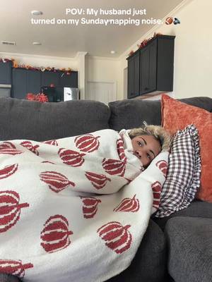 Crockpot going, my man yelling at his team and the kids enjoying the cool weather outside and im snuggled up on the couch with no plans in sight.. now this is RICH 🙌🏽 #comedy #humor #football #footballsunday #sunday 