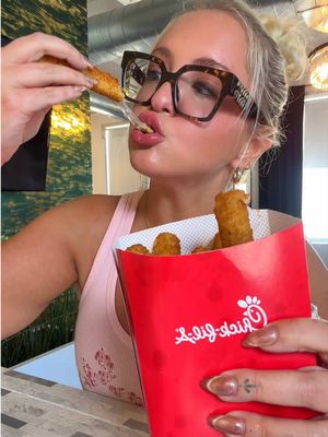 omg the chick fil a mozzarella sticks🙌🏼👀😋