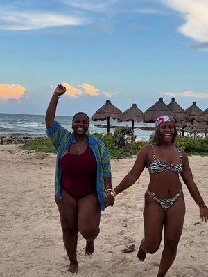 2 sisters, 6 resorts, 1 destination ☀️🌊 with love from Cancun 🌴 @elleayecee | Winnipeg creator ♥️ #girlstrip #traveldiaries #traveltiktok  cc @cierra ortega 