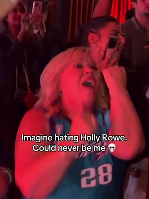 No Holly Rowe slander will be tolerated here 👋 (via theafrocentrici/X, h/t babynicole_06/X, sinderella_SC/X, PSUPoorman/X) #hollyrowe #WNBA #womeninsports 