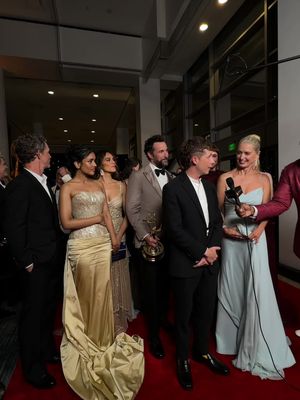 There’s a lot of love among #ThePitt tonight while they celebrate their #Emmy win🙌