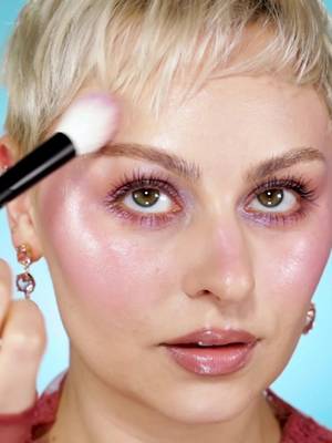 If any makeup trend is worth trying, the fairy glow trend is the ONE 🧚🏻 Get your glow on with the @about-face Ballet Beam Highlighting Pearls, pick it up at Ulta! 🤍