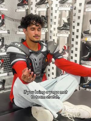 What your shoulder pads say about your game 👀🏒