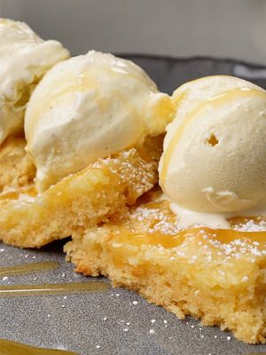New Orleans Style Ooey Gooey Cake Ooey gooey cake has roots in St. Louis, but over time, versions of this dessert found their way into New Orleans kitchens and became part of our local food culture. It's a staple in our local communities and can be found just about everywhere. Would you give this a try? This recipe can be found in my cookbook on my website in my bio. #risascuisine #ooeygooeycake #neworleans  #easycheesecakerecipesforbeginners 