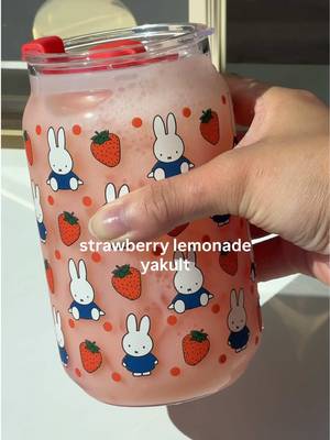 strawberry lemonade yakult 🍓🍋💫 recipe: 〰️strawberry popping boba 〰️ice 〰️1/2cup pink lemonade 〰️yakult #homecafe #drinkrecipe #refresher #shakentea #yakult