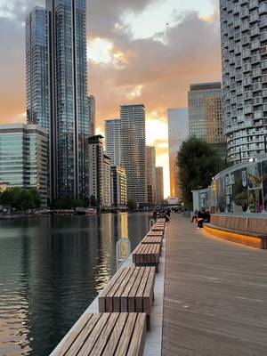 One of the prettiest views in London  #londonview #londonviews #canarywharf #woodwharf #london🇬🇧 