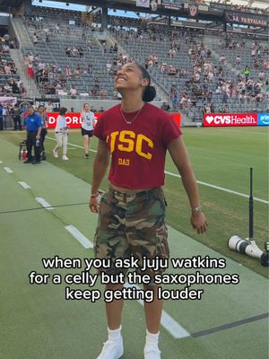 You never know what’s going to happen at an Angel City match 😂😂 #nwsl #uscwbbb #jujuwatkins 
