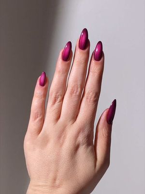 Burgundy aura nails 🔮 The perfect long-lasting fall mani using all Infinite Shine shades.  Shades:  Mrs. O’Leary’s BBQ  Koala Bear-y  Still Going Strong