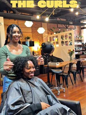 👏🏽👏🏽👏🏽👏🏽 FOR THE GIRLSSS #creatorsearchinsights #curlynaturalhair #hairstylistsoftiktok #curlycut #lancasterpa 