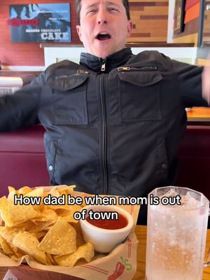 #ChilisPartner Dad always comes in clutch @Chili’s Grill & Bar #BigCrispy #dad #pov
