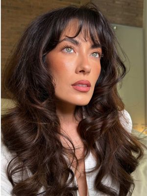 That’s how we’re styling the bangs with a curling iron ☺️ @ghd @Kérastase 