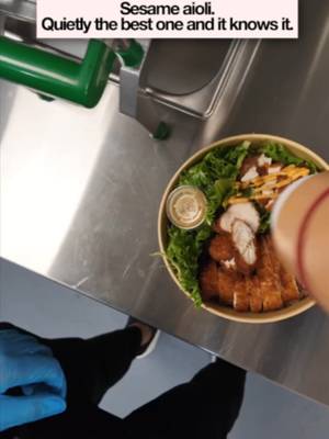 The reason our sesame aioli clings so perfectly to the chicken comes down to how we make it from scratch every morning.  We prep our sauces fresh in-house instead of pouring them out of pre-packaged industrial bottles. 🌾 Hand-breading the chicken creates a natural, uneven crunch that holds onto every bit of garlic-sesame flavor. 🍗 We just want to make sure your meal feels like a genuine, well-made reward at the end of a busy day. 🥣 📍 Address: 2537 S Wabash Ave, Chicago, IL 60616 Order directly with zero markup fees at bowlsofrice.com. 📦#bowlsofrice #bowlsofricechicago #wabashave #chicagoillinois #southloopchicago