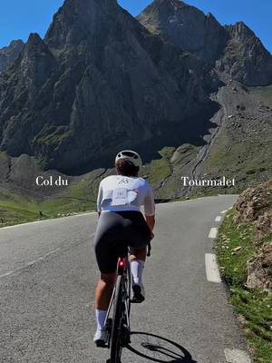Indescriptiblement beau et horrible 😮‍💨 #girlcycling#womencycling#cyclismefeminin#roadcycling#coldutourmalet 