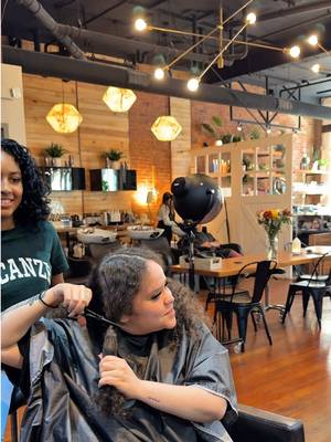 LOVEE when the girls want a big change she looks beautifullll #creatorsearchinsights #curlypixie #curlycut #lancasterpa #hairstylistsoftiktok 