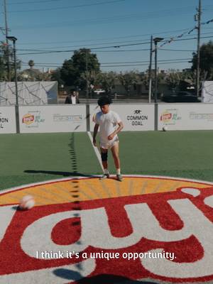 O futebol tem o poder de conectar pessoas de diferentes culturas 🤝 Quando a Lay’s reuniu jovens torcedores de três comunidades diferentes ao redor do mundo para a Copa do Mundo FIFA, essa união ficou ainda mais evidente.@Lay’s Football @CommonGoal #associacaocais #caisfutebolderua 