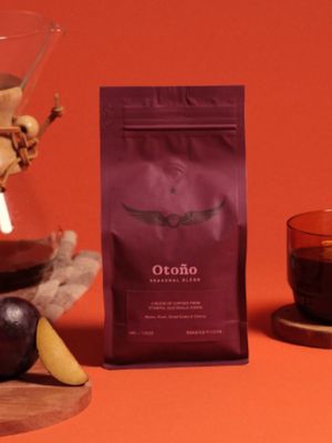 Your fall favorite has landed. Otoño Blend is inspired by the reflection that autumn brings, featuring a recipe designed to match the transition from bright summer fruits into deeper fall flavors. Look for notes of plum, dried dates and cherry in the 2026 edition of Otoño. Available now from our link in bio and heading to all coffeebar locations soon. #falldrink #fallvibes #coffeetok #intelligentsia #intelligentsiacoffee
