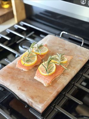 POV: your weeknight dinner just got a little fancy🤭 #founditonamazon #amazonkitchen #amazonfinds #saltblock #homecooking