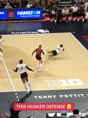 The Huskers are going to work 💥 @Nebraska Volleyball 