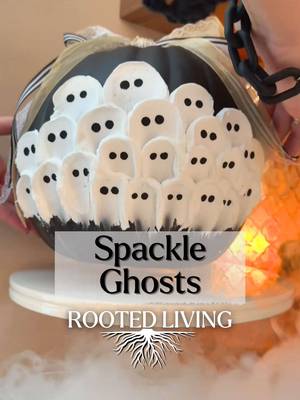I had a bunch of white pumpkins from past years of decorations for Halloween, and I decided to spray paint them black to give them a new look for another season. For this one, I added a few ghost faces using lightweight spackle. It was such a simple makeover and a great way to reuse something I already had instead of buying new. Nothing that a little spray paint and imagination can’t fix. #pumpkin #ghost #halloween #kids #craft 