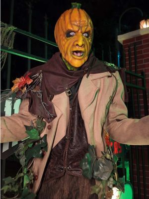 Jack is BACKKKKK for the 25th anniversary of Howl-O-Scream! 🎃😱 Join us all weekend for ALL-NEW terrifying haunted houses, sinister shows and the return of your favorites.