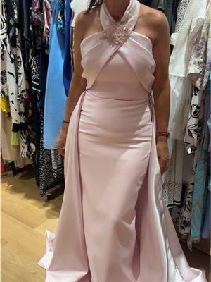 Elle est tellement sublimeeee, une star ✨ #robemariage #robeinviteemariage #momofthebride #meredelamariee 