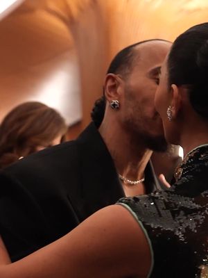 Lewis Hamilton and Kim Kardashian cozy up at the Lucas Museum of Narrative Art Opening Night in Los Angeles 💕 🎥: Getty
