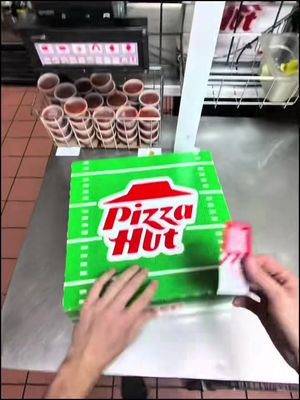 It’s Sunday night. The triple treat box is boxed. The breadsticks are hitting. Kickoff can begin 😌  🎥 @WillsPov03 