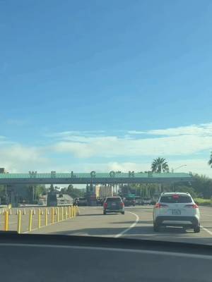 POV: llevas a tu toddler a Volcano Bay 🌋💦 Si tienes un peque menor de 3 años, ¡la entrada es gratis! 🥳💦 Nosotros aprovechamos para pasar un día en familia, disfrutar del área para niños y explorar todo lo que el parque tiene para ofrecer. Eso sí… terminamos todos súper cansados 😂❤️ #universalstudios #ToddlerLife #OrlandoWithKids #FamilyDay #MomLife 