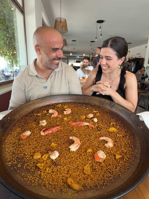 Probando una Arroceria desconocida donde su especialidad son las Paellas a leña 🔥, gracias a mi amiga @GASTROVAIG probamos esta maravilla ✌🏼 #probandocomida #paella #paellas #valencia #comidaespañola 