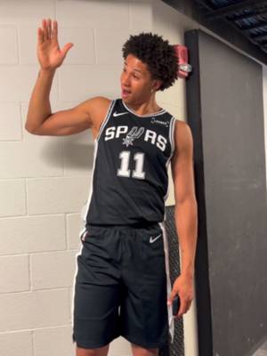 CB was shoook 😂 #NBA #spurs #mediaday #bloopers